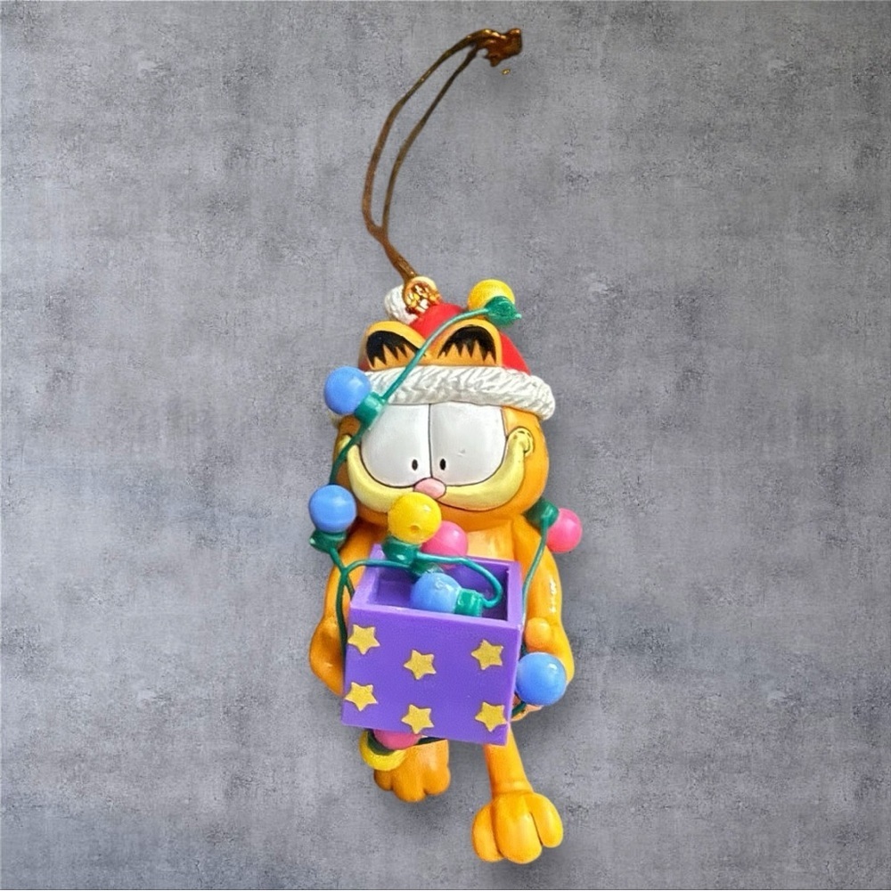 Vintage Garfield Holding Lights Ornament